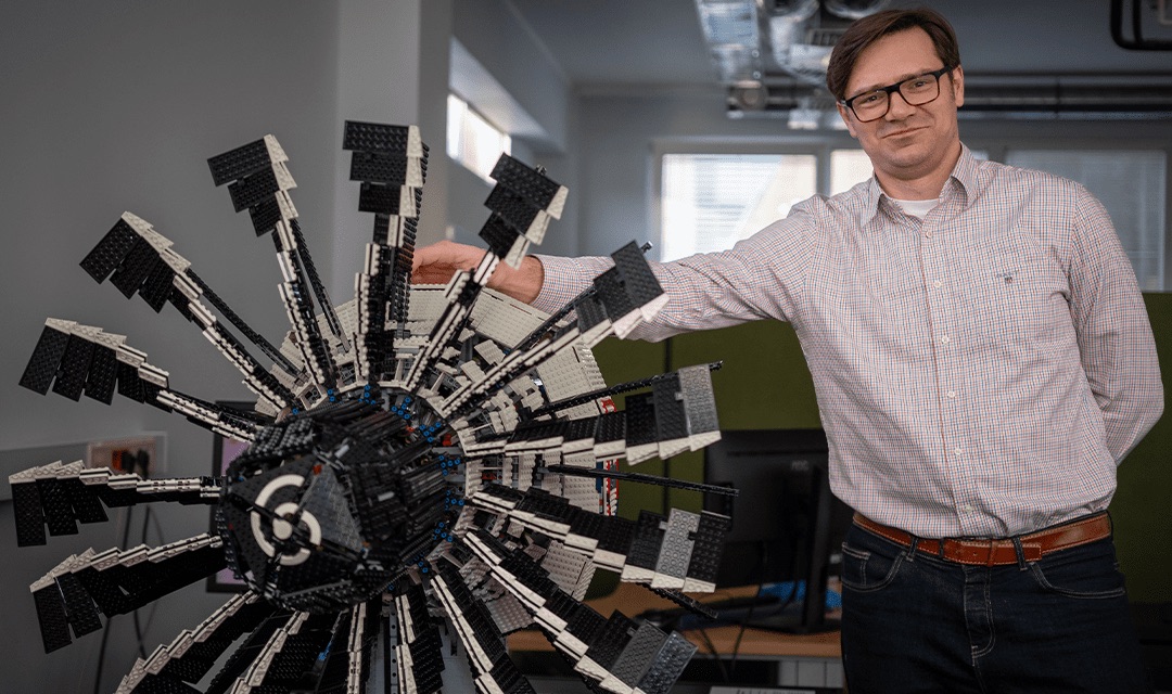 Michał Janczak with his lego model of CFM's RISE program's Open Fan model